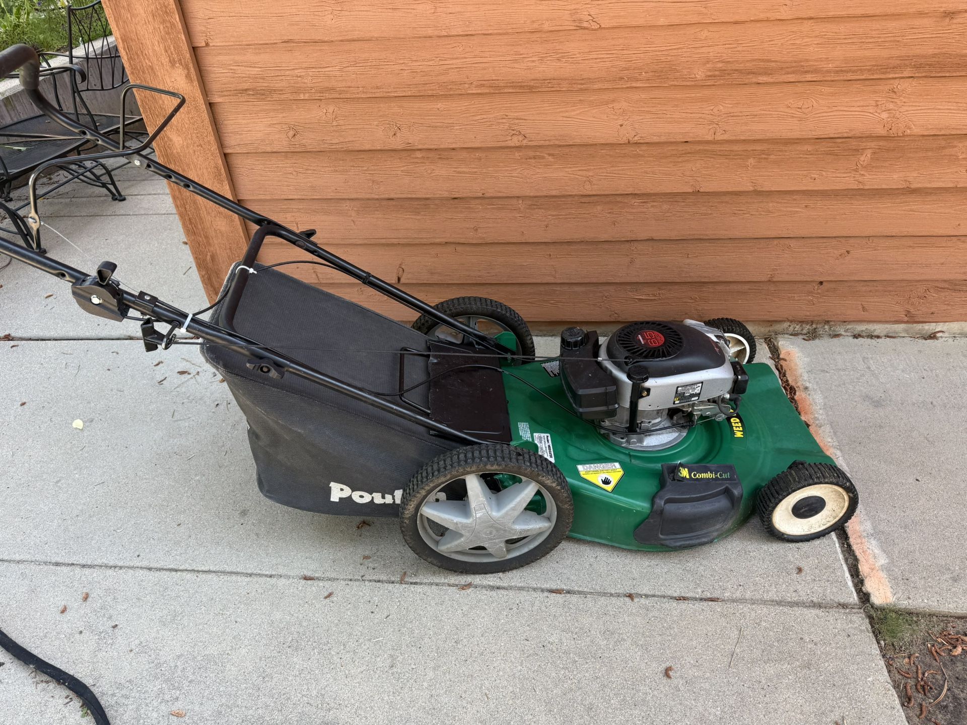 Gas push lawnmower