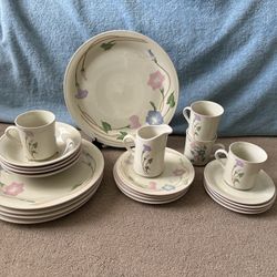 Vintage Sango Primavera Stoneware Dinnerware Set Pattern Number 8495. Set of 22
