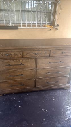 Dresser