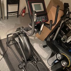 Sole Elliptical Machine E25