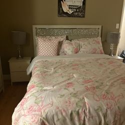 Bedroom set for sale that comes together as a bundle