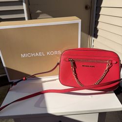 Michael Kors Jet Set Large Saffiano Leather Crossbody Bag in red 