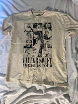 Taylor Swift Eras Tour T-Shirt - size XS