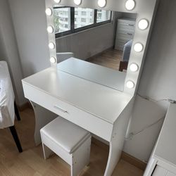 Makeup Vanity White 