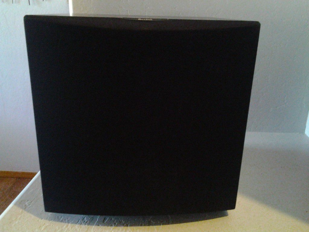 Surround sound amplifier with speaker system