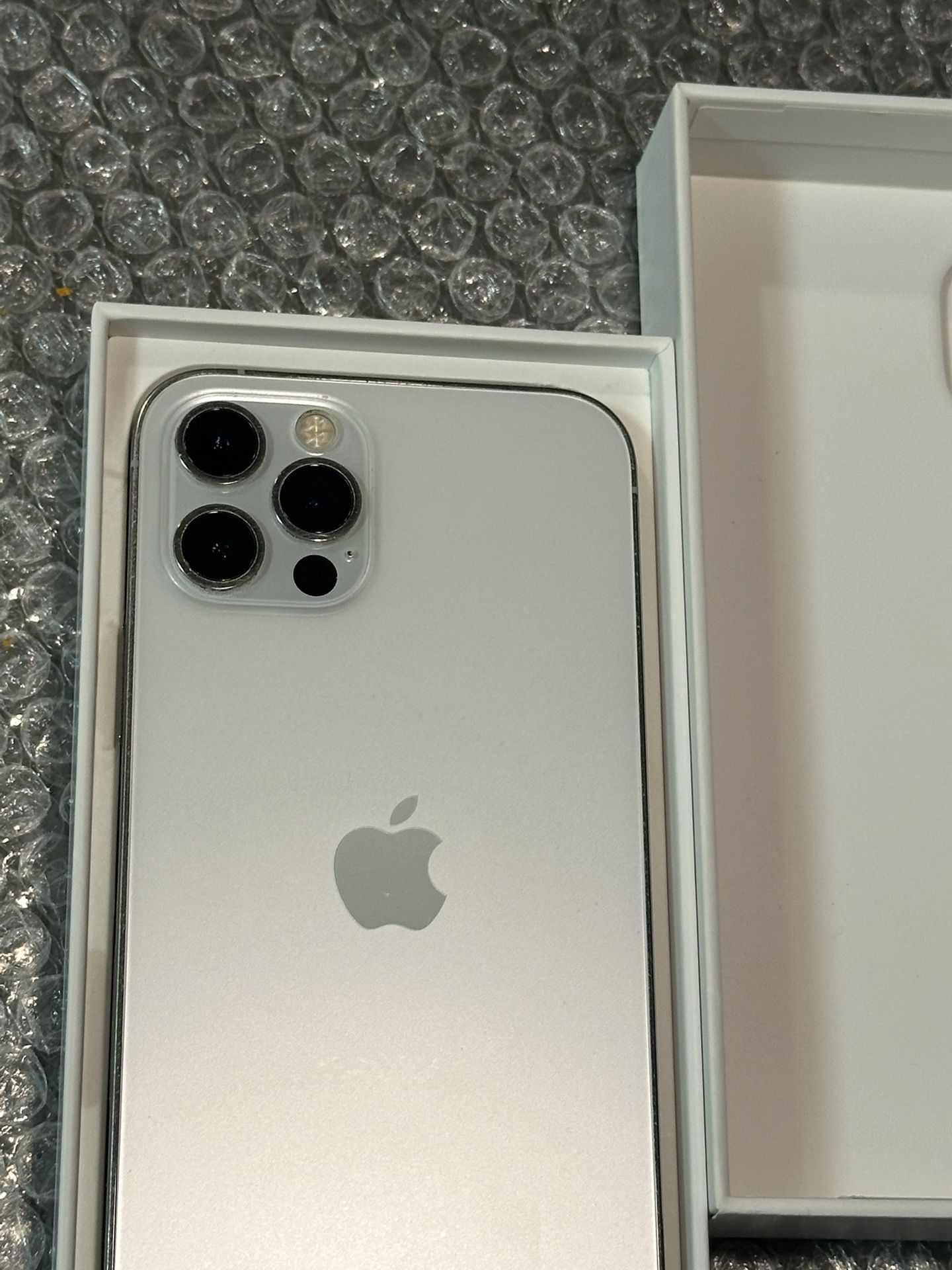 iPhone 12 PRO UNLOCKED