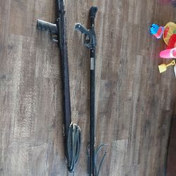2 Spear Guns & 2 Conventional Reels