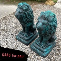 Pair of 2 concrete lion statues 13 x 17 × 29 L. x W x H Measured in inches