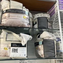 Frye 3-piece comforter set!!