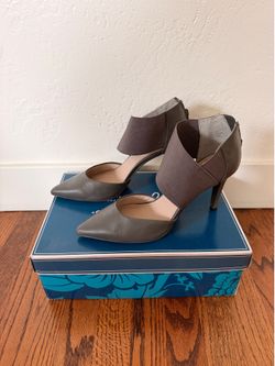 Seychelles riddle grey leather heels - women's size 7.5