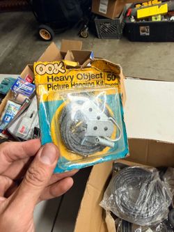 Picture hanging set