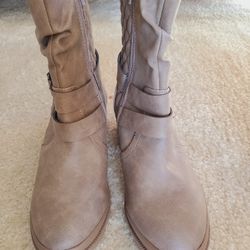 Boots Size 6
