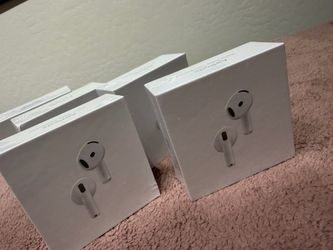AirPods 4 noise canceling
