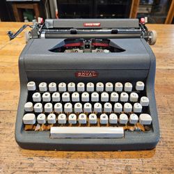 1958 Royal Speed King Portable Typewriter