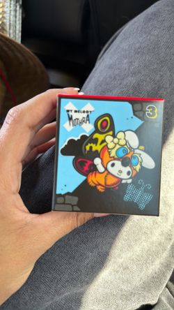 Trade/ sell  hello kitty Godzilla