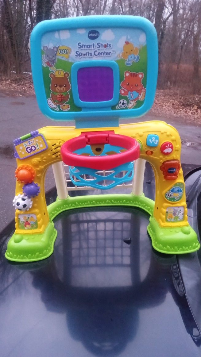 Kids Activity Toy In EXCELLENT CONDITION