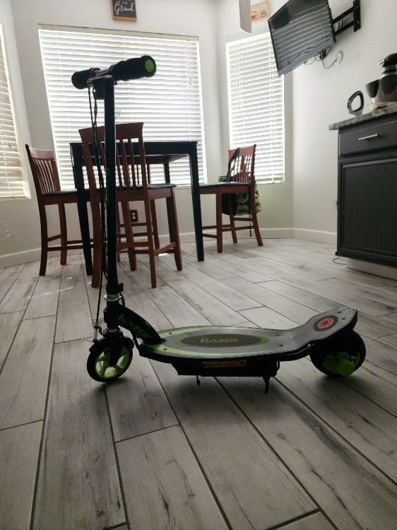 E Core 90 Scooter