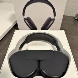 Apple AirPods Max Lightning Space Gray -Excellent Condition with Smart Case