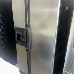 ⭐️NICE WHIRLPOOL STAINLESS STEEL SIDE BY REFRIGERATOR⭐️