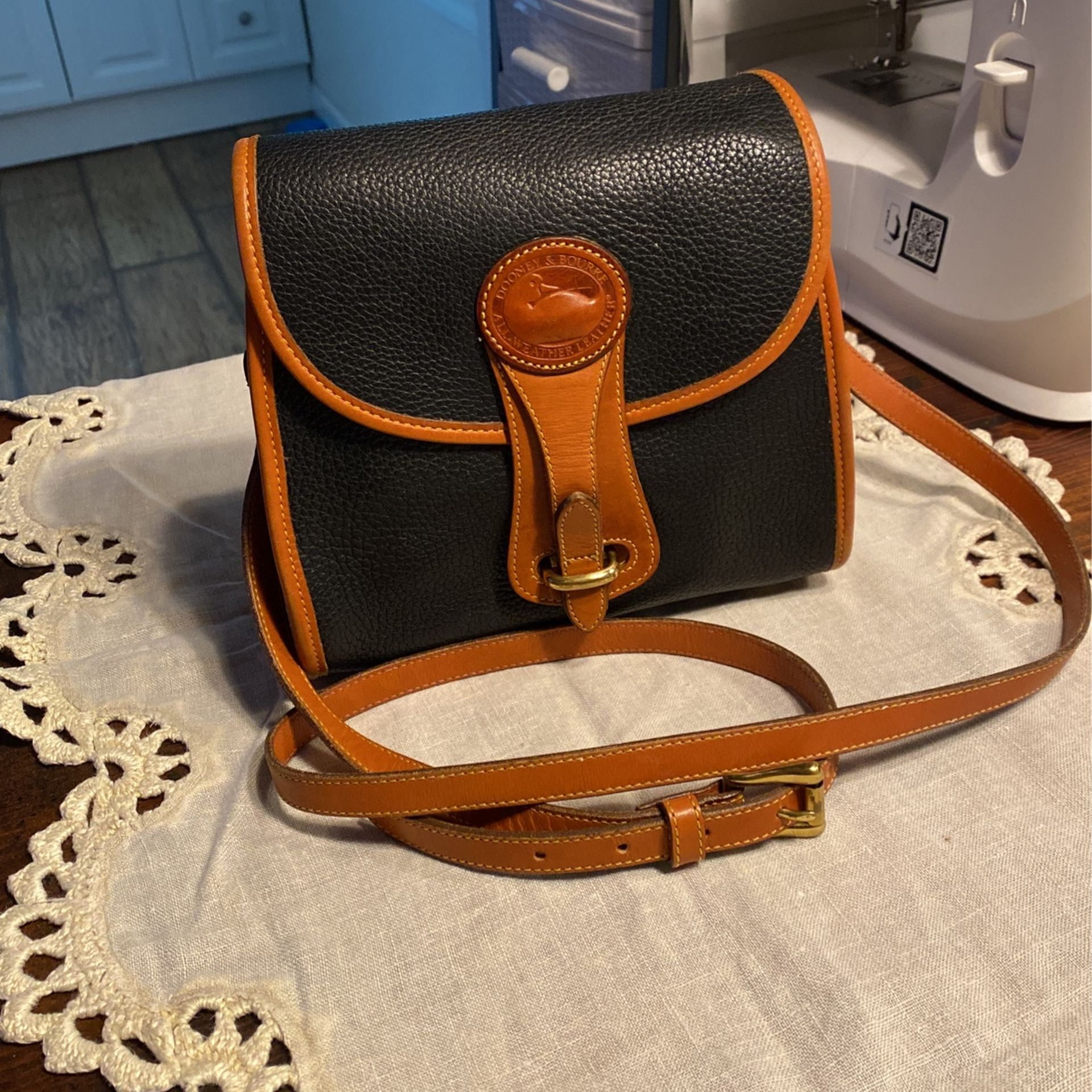 Vintage Dooney & Bourke Cow Grain Leather Cross Body Purse