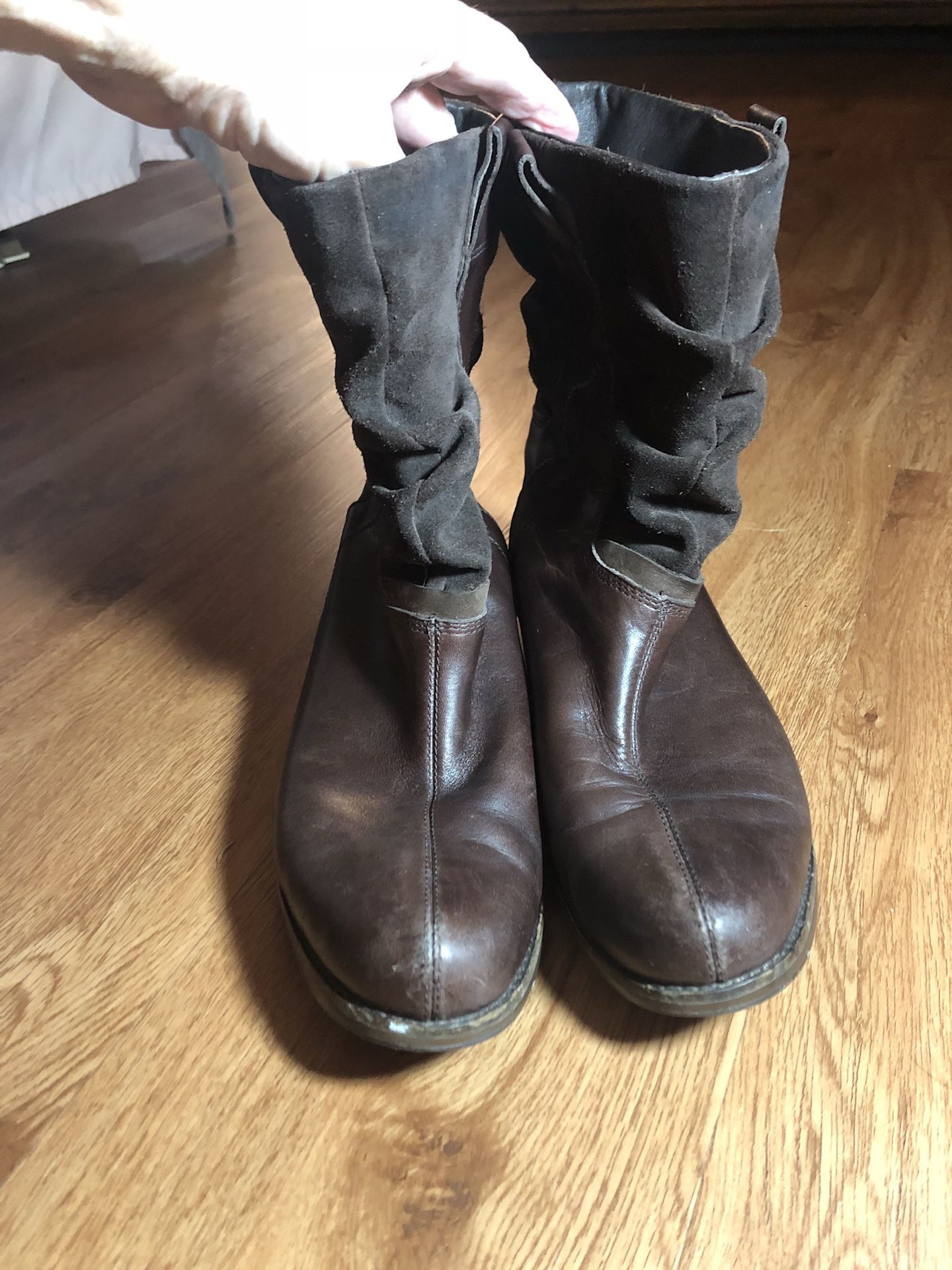 Woman’s leather booties size 10