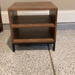 Table 18” X 18” X 18”  Brown   Excellent Condition