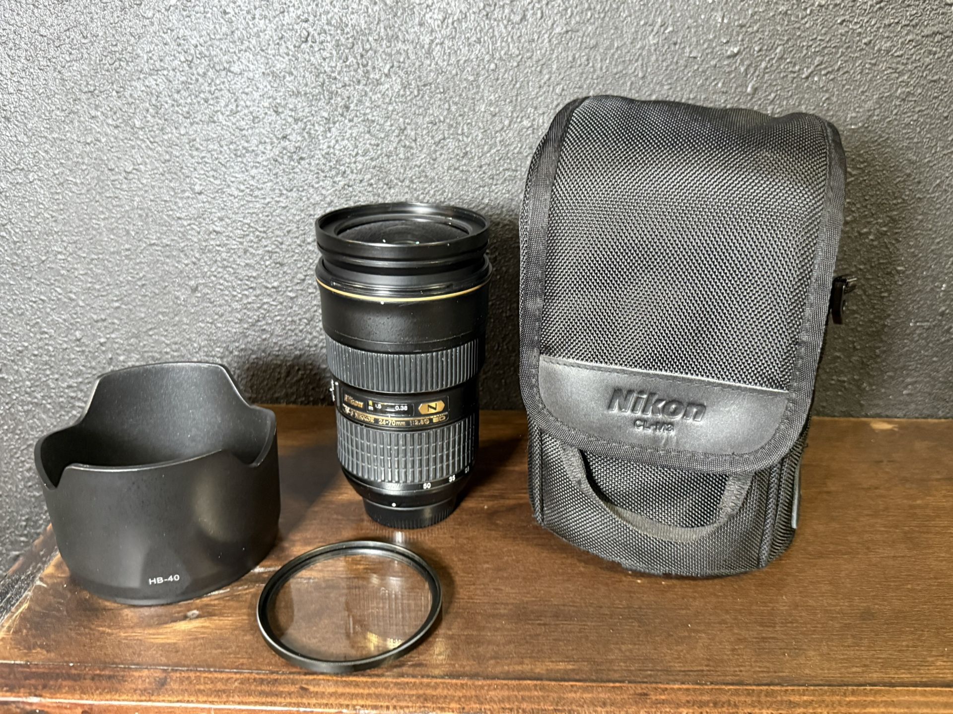 Nikon Nikkor 24-700mm F 1:28G  ED II Mint