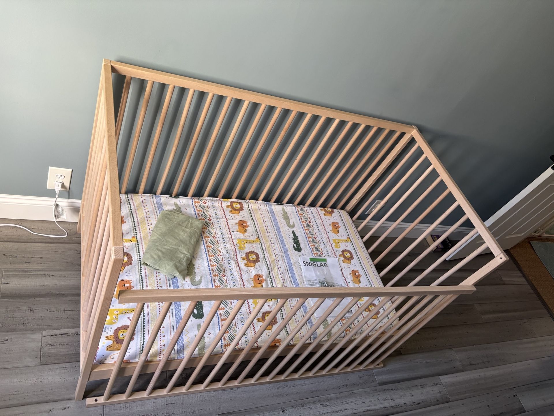 Ikea Sniglar crib with mattress and all hardware