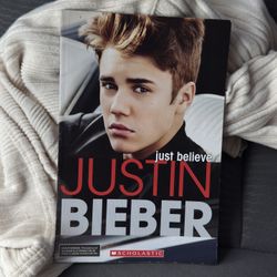 Y2K Justin Bieber 2012 Scholastic Magazine 