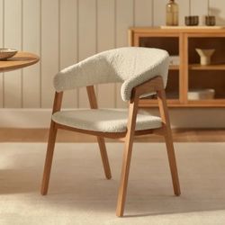 Ivory/wWhite Boucle Chair