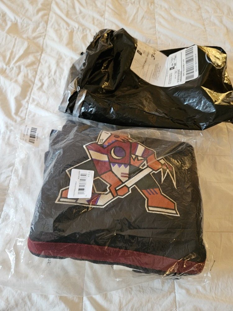 BRAND NEW TAGS ATTACHED ARIZONA COYOTES JERSEY HOODY SWEATER WAS $135 SIZE XL