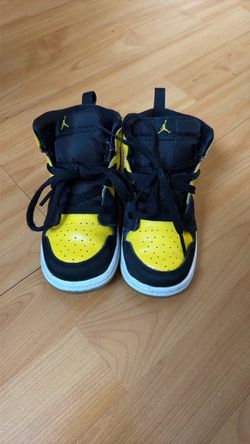 Air Jordan 1 Mid Black Yellow Sneakers