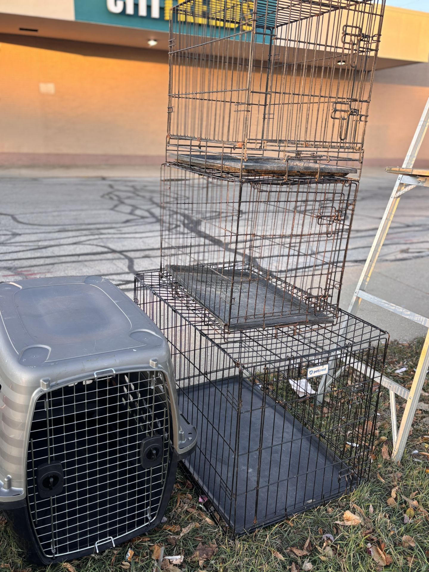 Pet cages available the metal one on the bottom is no longer available. The plastic one to metal on the top are available $25 each pick up Mequon Wisc