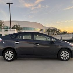 2014 Toyota Prius Plug-In Hybrid