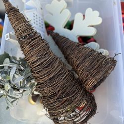 Free Christmas Items, Small Outdoor Table, Mirror And Wood Pallets