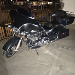 Harley davidson Street glide low miles