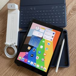 Apple iPad 8th Generation 32GB (Latest iOS 26) Logitech Keyboard case , Pencil & charger