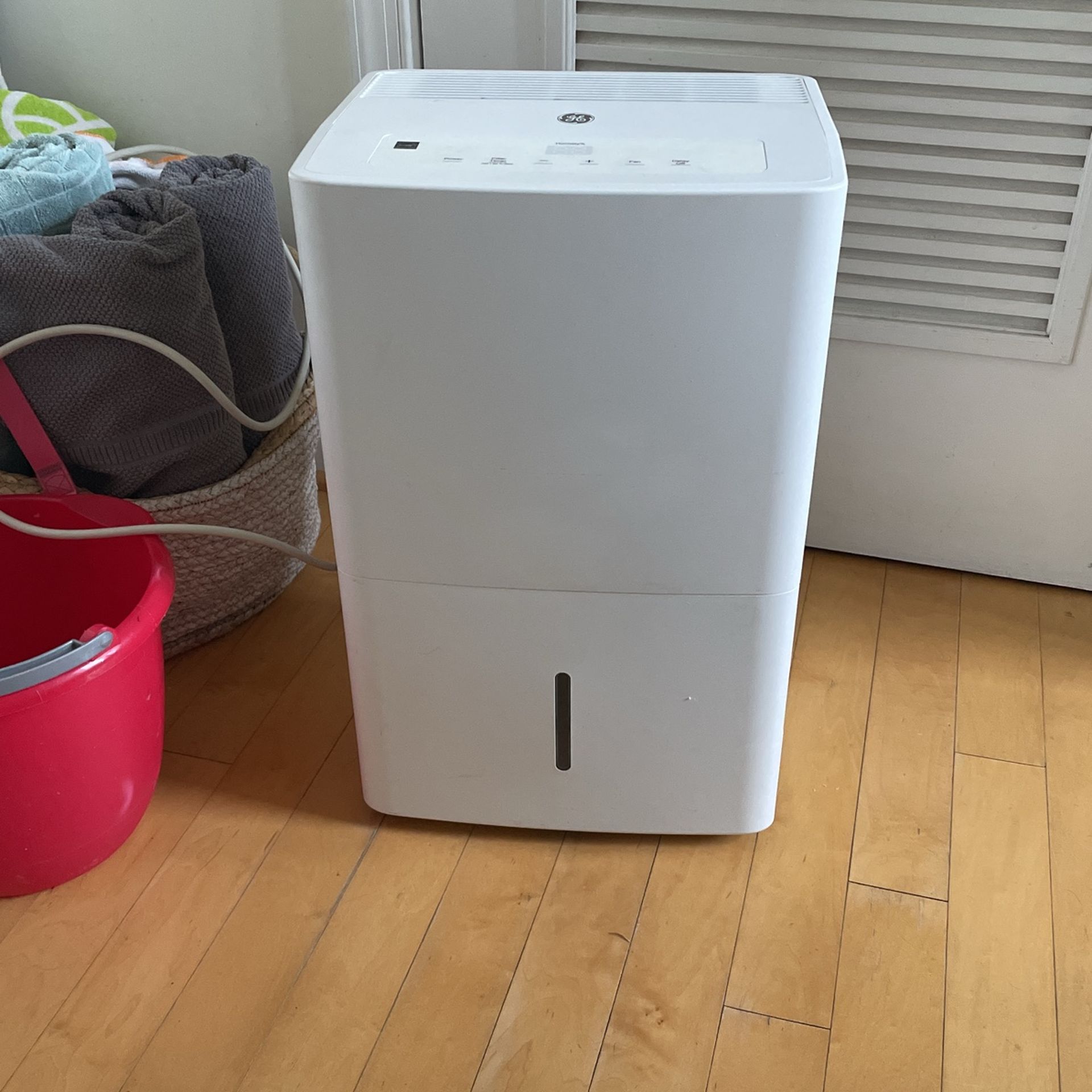 GE DEHUMIDIFIER