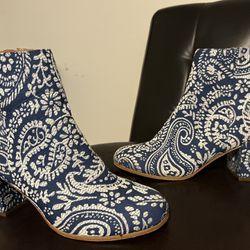 Indigo blue white paisley ankle boots size 7M