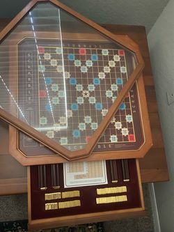 Collectors scrabble edition revolving glass wood board
