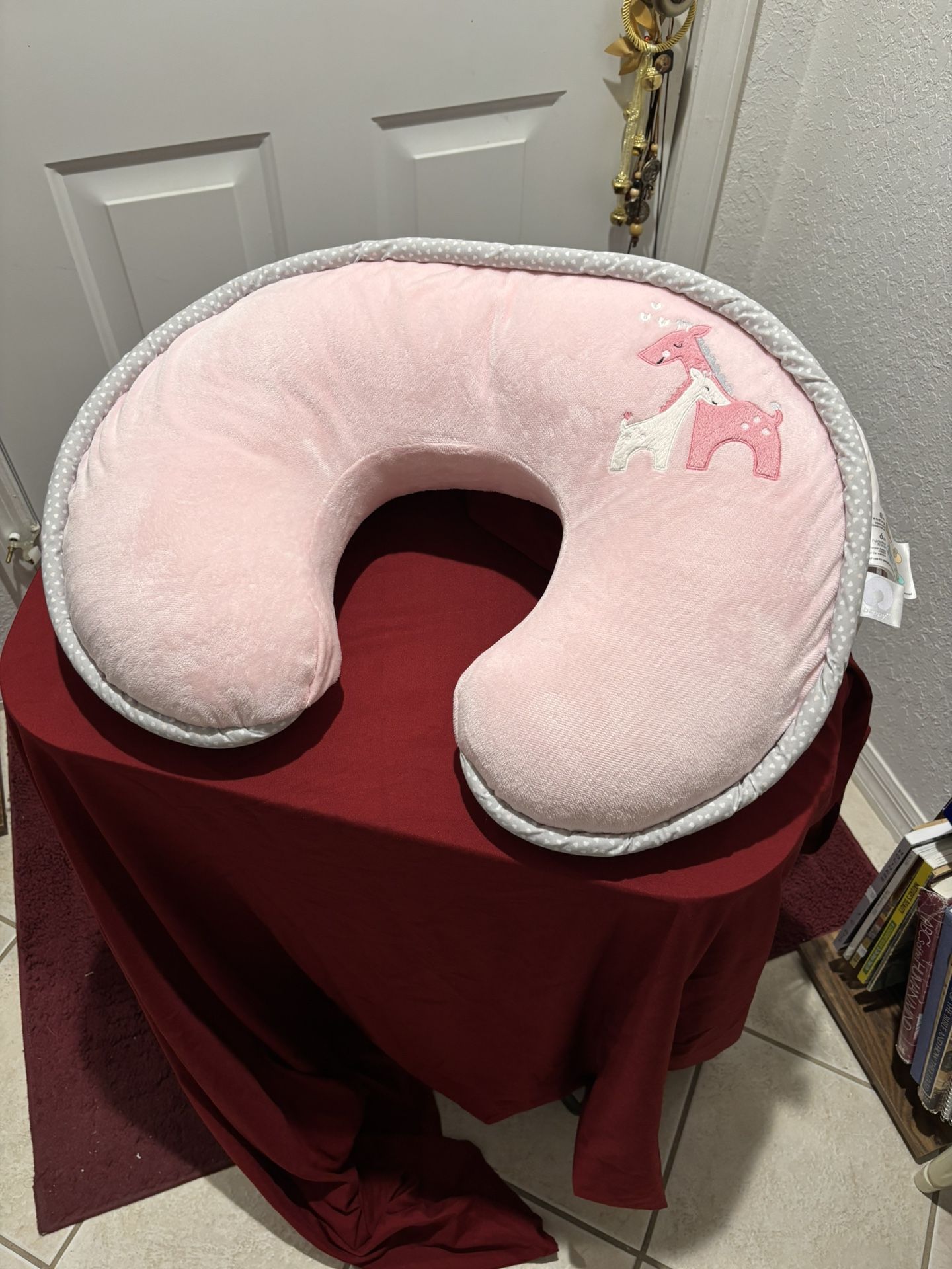 Boppy Luxe Pillow Giraffe (Repriced to Sell)