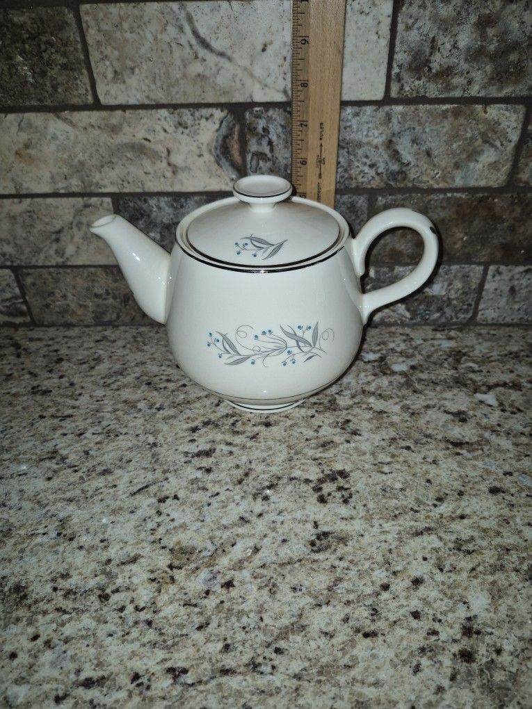 Vintage Homer Laughlin Teapot W/Lid, Celeste