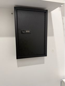 Key lockers with code combinations