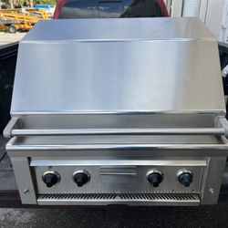 Lynx - Professional 30-inch Built-In Gas Grill! Comes with electric start, can also be easily lit with lighter. Measurements in pics. Retail price $4,
