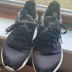 Women’s Adidas Size 6