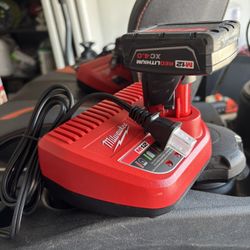Milwaukee 4.0 AH Battery with Charger 