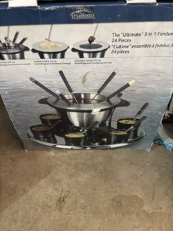 Trudeau 24 Piece Fondue Set Like New