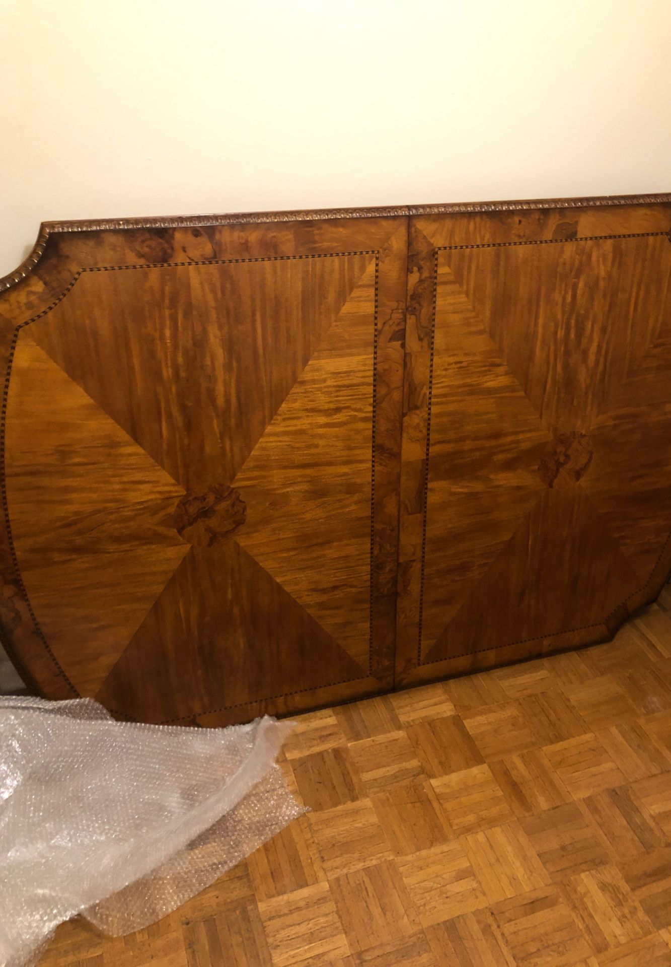 Dining Room Table (Pecan Wood) GREAT CONDITION!!! 8 ft!!