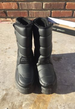 Snowboots.Black.Comfy