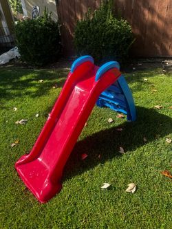 Plastic kids slide